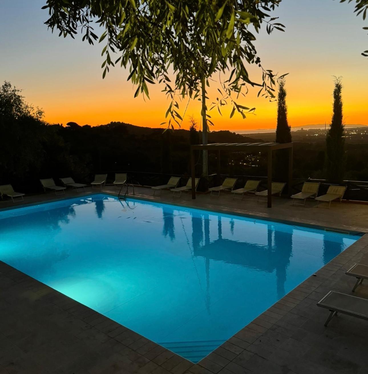 Madonna Del Poggio Cav Aparthotel Scarlino Kültér fotó