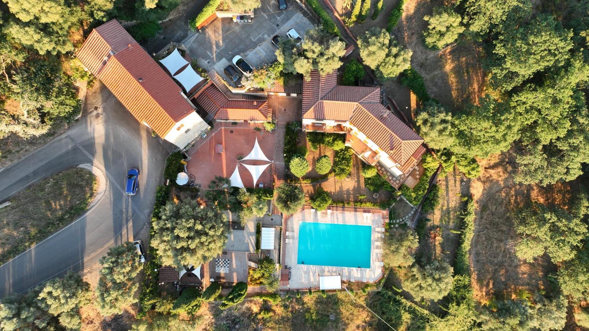Madonna Del Poggio Cav Aparthotel Scarlino Kültér fotó