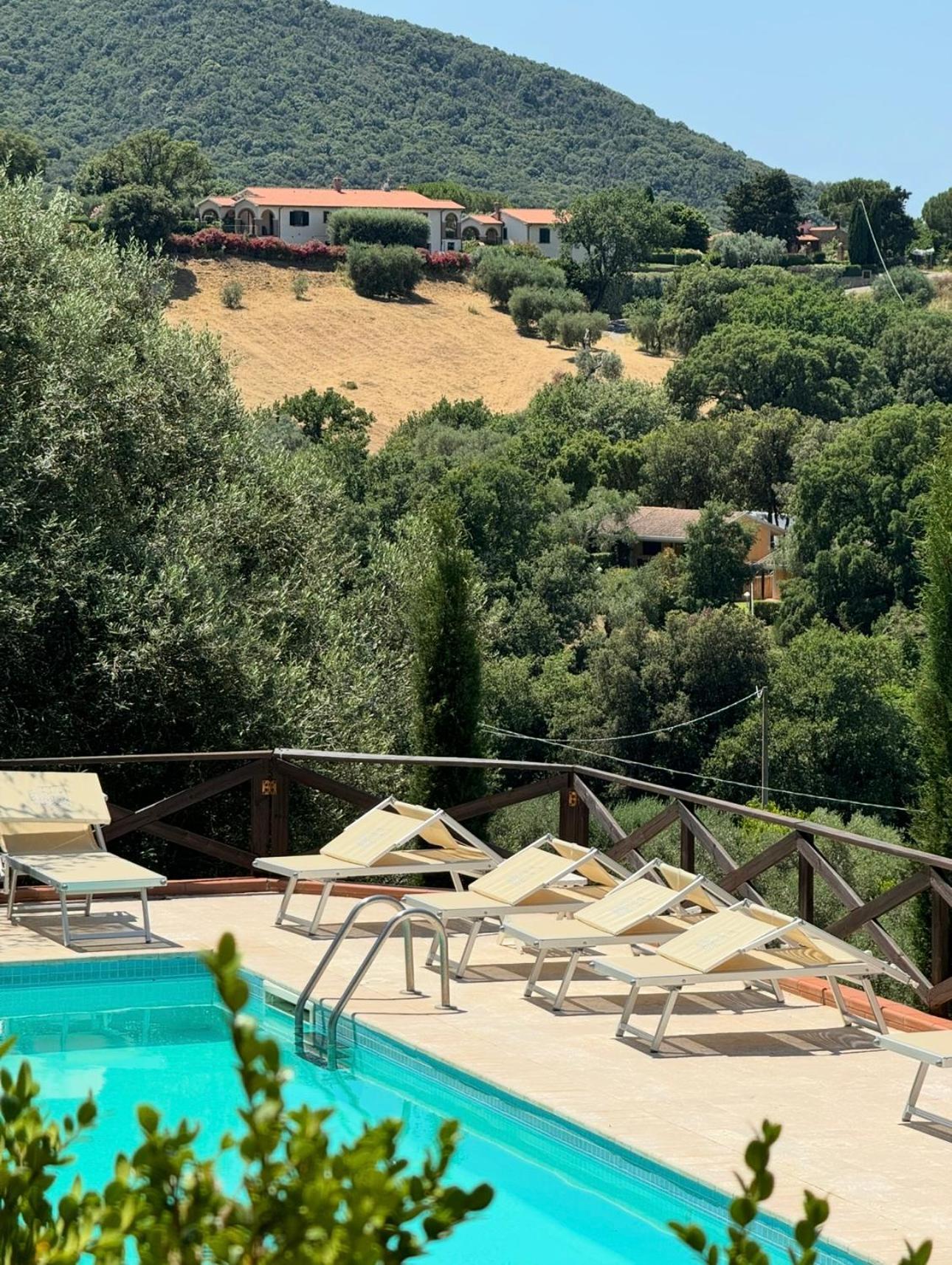 Madonna Del Poggio Cav Aparthotel Scarlino Kültér fotó