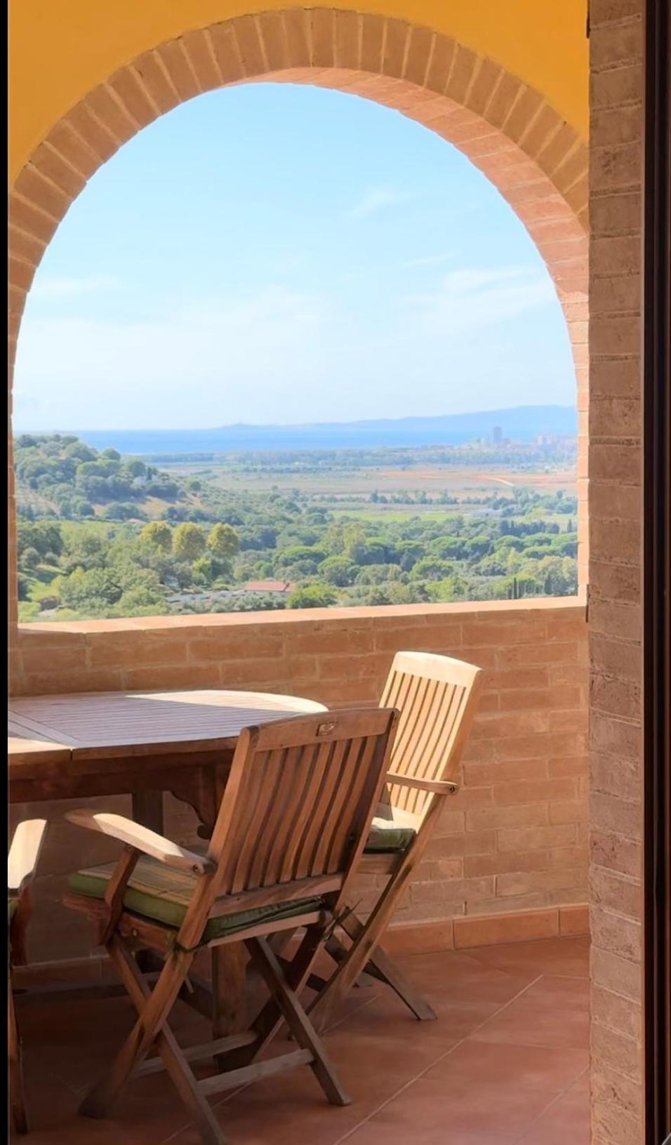 Madonna Del Poggio Cav Aparthotel Scarlino Kültér fotó