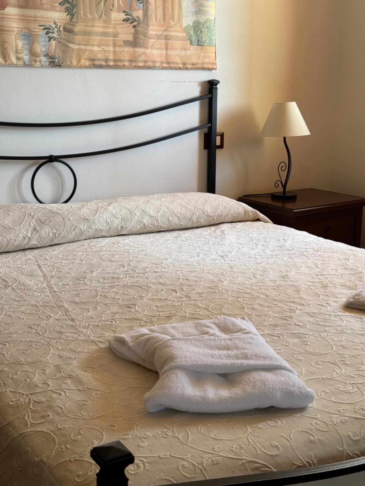 Madonna Del Poggio Cav Aparthotel Scarlino Kültér fotó
